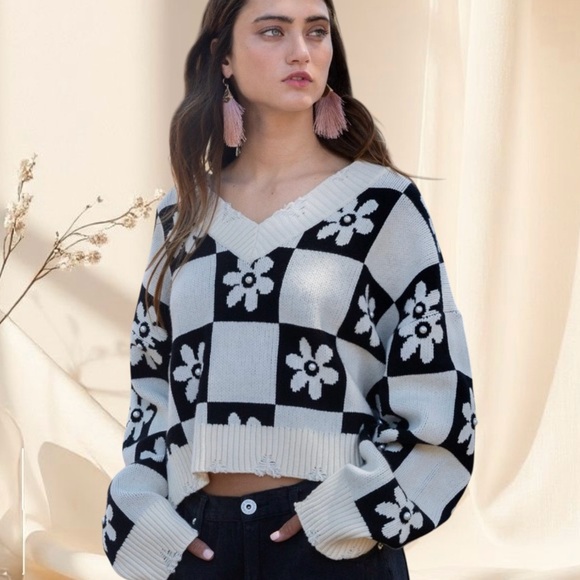 POL Daisy Pearl Knit Sweater | Retro Checker Chic - Picture 7 of 8